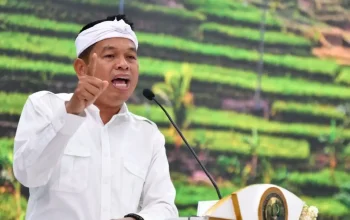 Gubernur Jawa Barat, Dedi Mulyadi, saat menyampaikan instruksi terkait penguatan strategi mitigasi bencana dan desentralisasi BPBD.