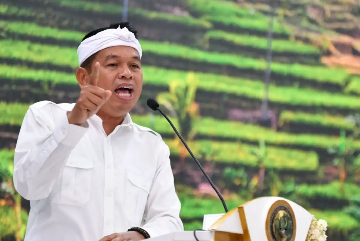 Gubernur Jawa Barat, Dedi Mulyadi, saat menyampaikan instruksi terkait penguatan strategi mitigasi bencana dan desentralisasi BPBD.