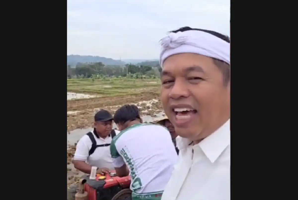 Dedi Mulyadi uji coba jerami jadi bahan bakar traktor di Subang