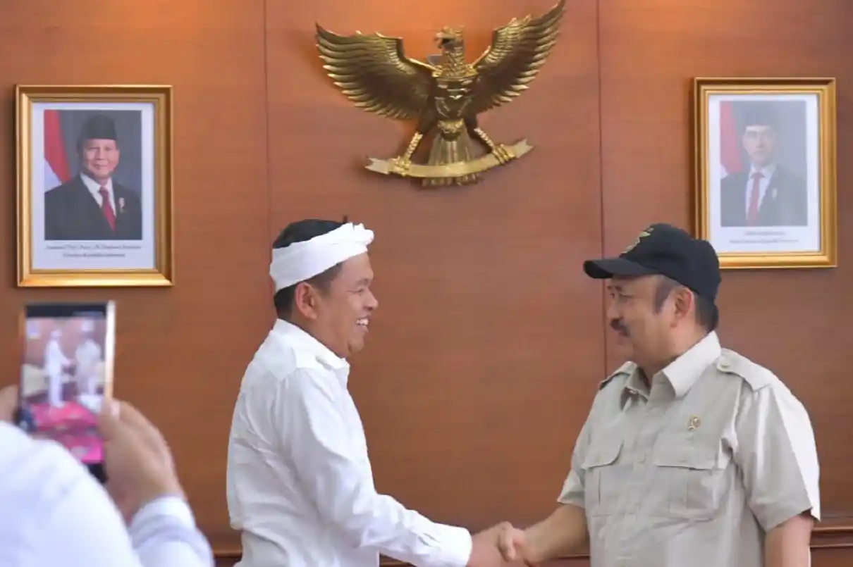 Dedi Mulyadi dalam rapat pembahasan pengembangan industri pertahanan di Kertajati.