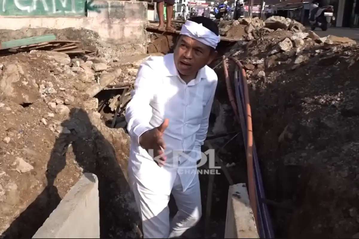 Gubernur Jabar Dedi Mulyadi KDM melibatkan mahasiswa teknik sipil dalam pengawasan proyek infrastruktur.