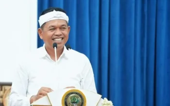 Gubernur Dedi Mulyadi menandatangani komitmen pengawasan proyek infrastruktur dengan 38 perguruan tinggi di Purwakarta.