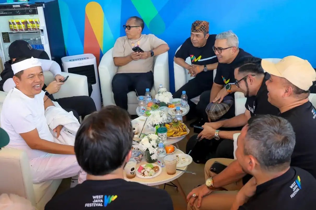Dedi Mulyadi membuka West Java Festival 2025 di Bandung