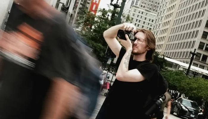 Fotografer Jalanan Sering Foto Orang Saat Lari? Pakar Ingatkan Batas Privasi Digital