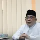 Ketua Umum PBNU Yahya Cholil Staquf menjawab pertanyaan pers mengenai isu pemakzulan dirinya di Surabaya.