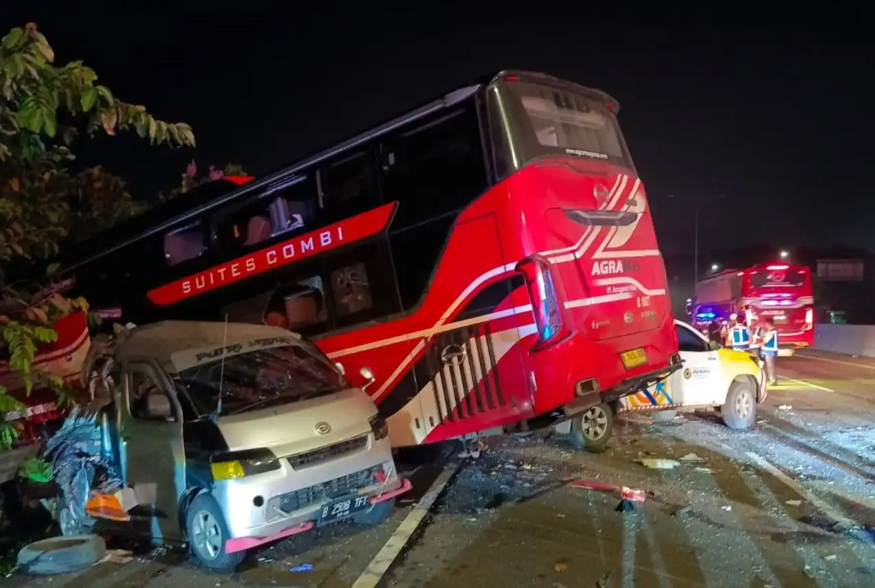 Kecelakaan maut beruntun bus Agramas Sinar Jaya Tol Cipali Purwakarta