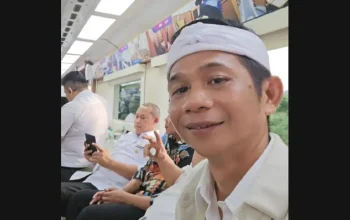 Bupati Purwakarta Om Zein rapat di kereta api membahas izin lahan PT KAI untuk jalan tembus Kemuning.