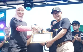 Pemprov Jabar raih Sertifikat Karisma Event Nusantara dari Kemenpar RI di West Java Festival 2025