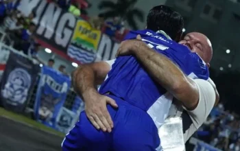 Bojan Hodak dan pemain PERSIB rayakan kemenangan atas Selangor FC di AFC Champions League Two