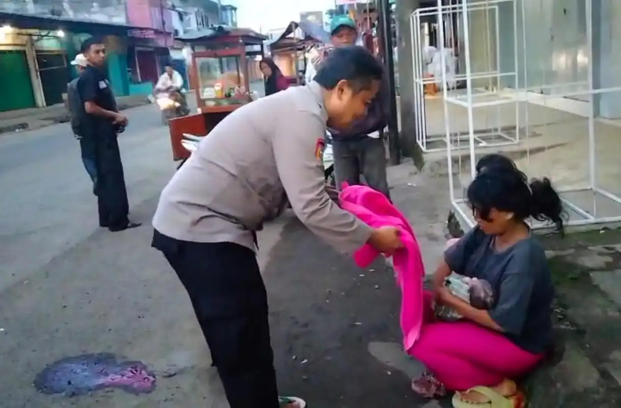 Polisi Purwakarta Jadi Bidan Dadakan