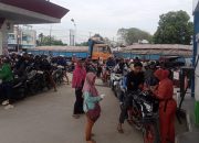 BBM Langka, Warga Sergai Padati SPBU Firdaus untuk Pertalite dan Pertamax
