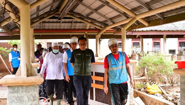 Direksi dan Relawan PLN Tinjau Langsung Pemulihan Fasilitas Umum Pascabanjir di Aceh