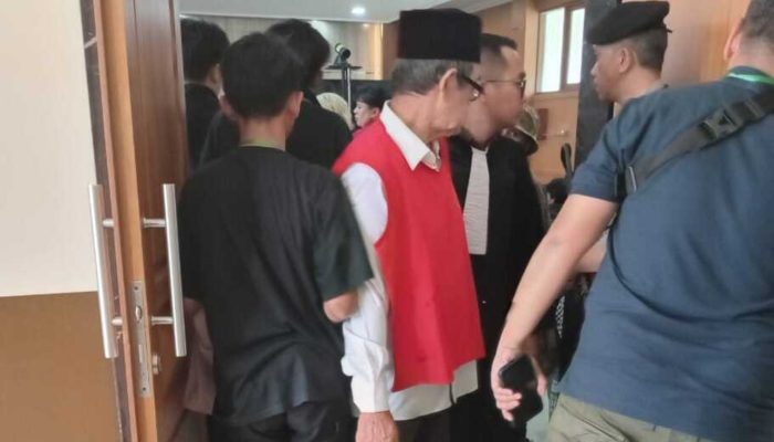 Edison Siregar Dituntut 2,5 Tahun karena Tipu 700 Sekolah, Modus Pakai Name Tag Kemendikbud