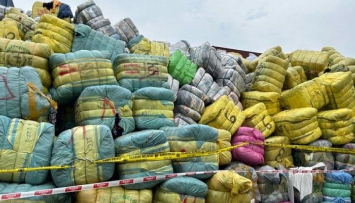 Lanal Cirebon Gagalkan Penyelundupan 41 Ribu Pakaian dari Malaysia di Pelabuhan Patimban