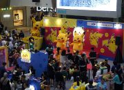 Seri Kobaran Biru Pokémon Resmi Rilis di Bandung, Mega Charizard X Jadi Buruan Kolektor