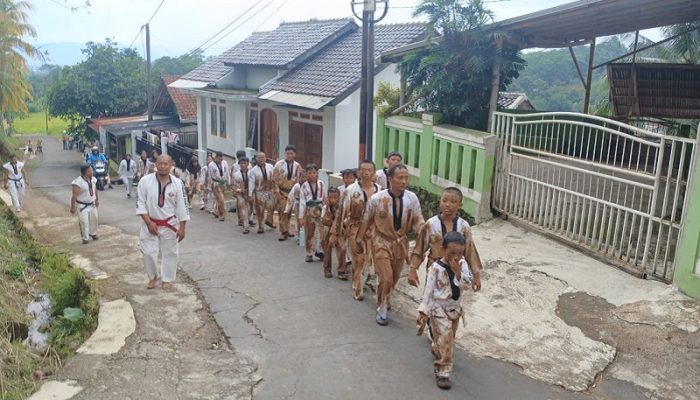 Tarung Derajat Satlat Sindanglaka Cianjur Tempa Karakter Petarung Naik Tingkat