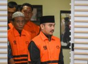 Bupati Bekasi Ade Kuswara Minta Maaf Usai Jadi Tersangka, KPK Ungkap Peran Ayah