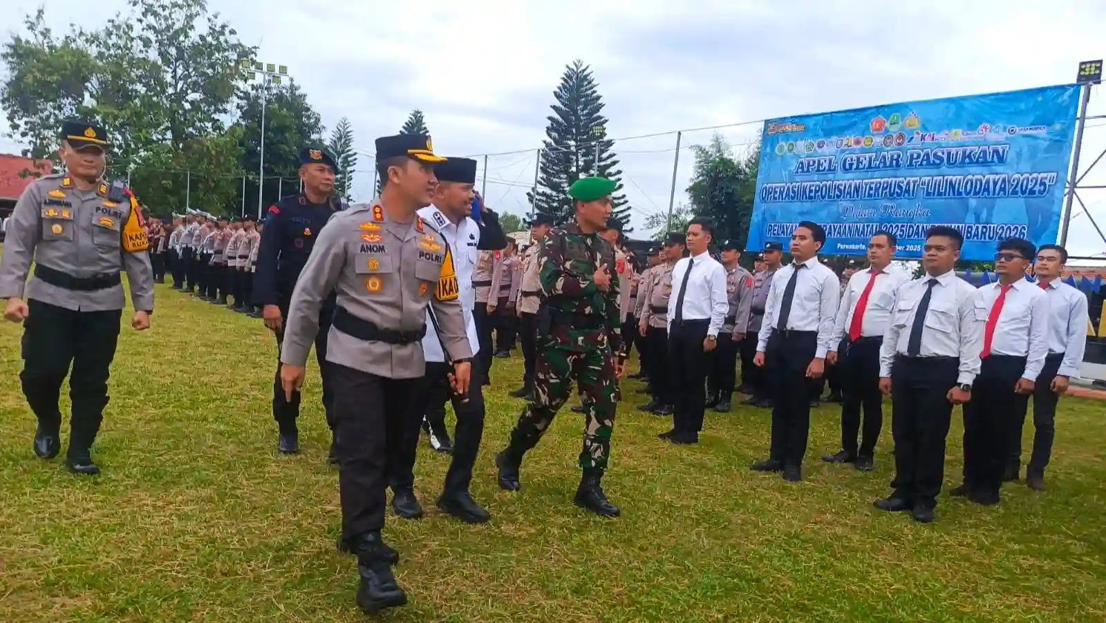 Apel Gelar Pasukan Operasi Lilin Lodaya 2025 dalam rangka pengamanan jelang Nataru 2025/2026 di Purwakarta