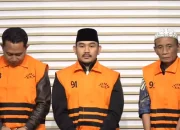 Terima Suap Ijon Proyek Rp9,5 M, Bupati Bekasi Ade Kuswara Kunang Ditahan KPK