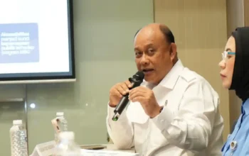 Kepala Badan Gizi Nasional Dadan Hindayana memaparkan anggaran Program Makan Bergizi Gratis.