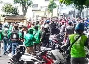 Tuntut Kenaikan UMK, Demo Buruh Purwakarta Diwarnai Bentrokan dengan Ojol