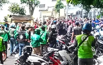 Demo Buruh Purwakarta Ricuh, Bentrokan dengan Ojol