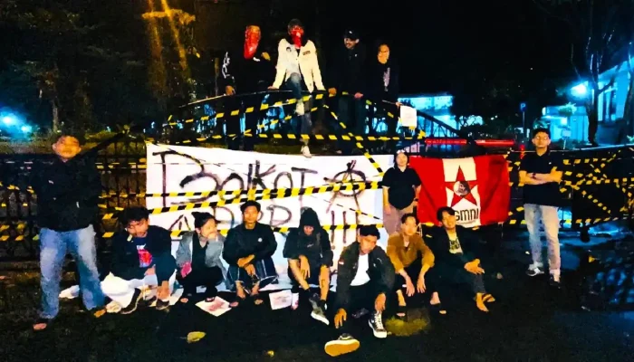 GMNI Segel DPRD Purwakarta, Tolak Hasil Paripurna Tanpa Dasar Ilmiah