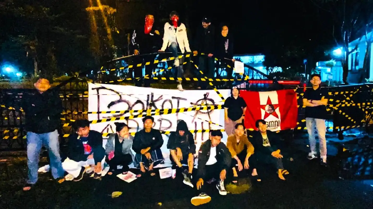 GMNI Purwakarta segel gedung DPRD tolak Propemperda tanpa naskah akademik