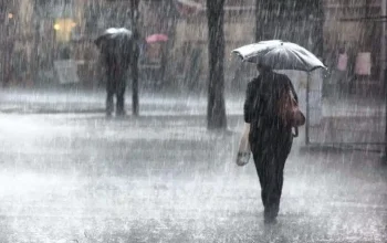 Hujan lebat Jawa Barat BMKG prediksi cuaca ekstrem banjir longsor