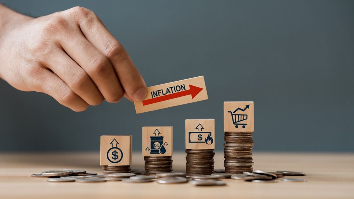 Grafik pergerakan inflasi Jawa Barat November 2025 dan emas perhiasan.