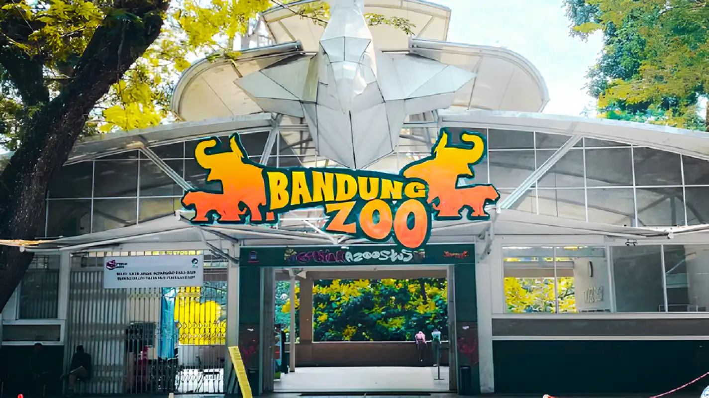 Aksi galang dana karyawan Bandung Zoo untuk pakan 700 satwa