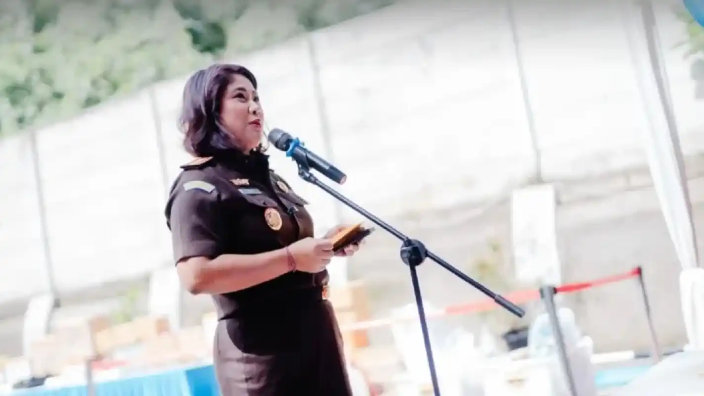 Penyerahan penghargaan aplikasi Jaga Desa kepada Kejari Purwakarta