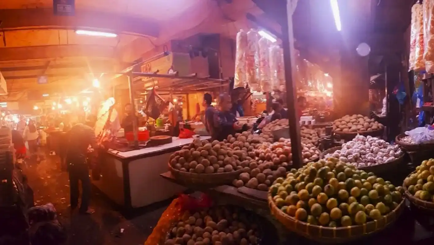 Pasar tradisional Kota Bandung dengan komoditas pangan dari berbagai daerah sentra produsen luar