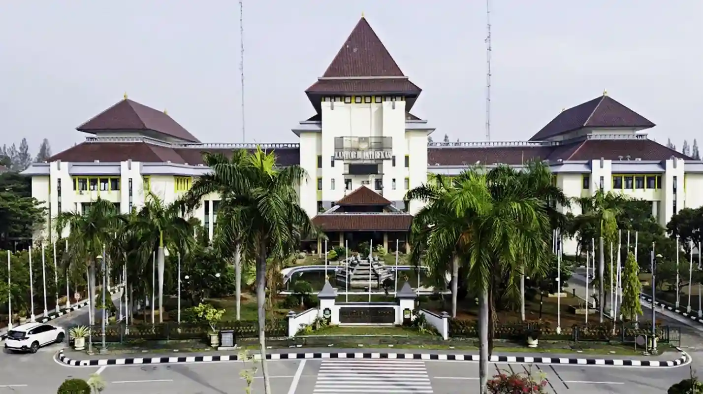 KPK tangkap 10 orang Bekasi segel ruang kerja Bupati Ade Kuswara Kunang