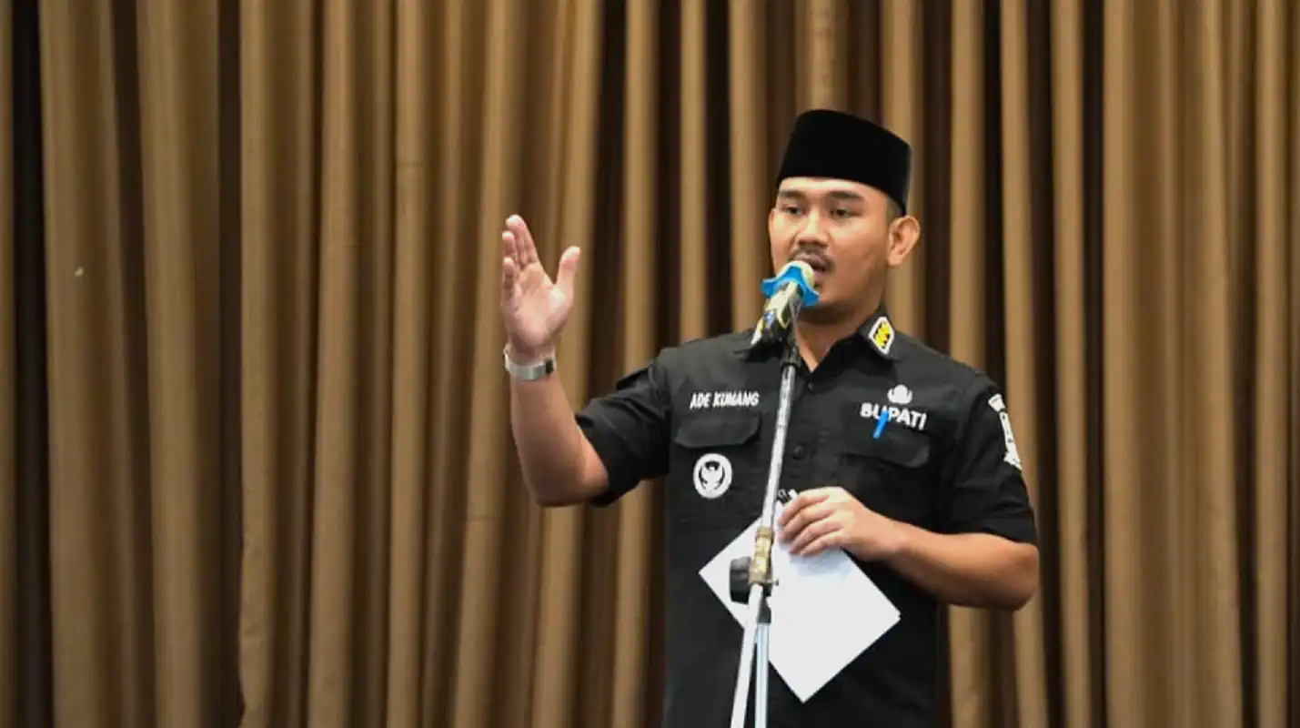 KPK tangkap Bupati Bekasi Ade Kuswara Kunang OTT ruang kerja disegel