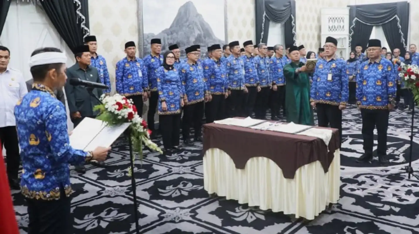 Modus penipuan catut nama pejabat Purwakarta Sri Jaya Midan dan M Fahrorozi.