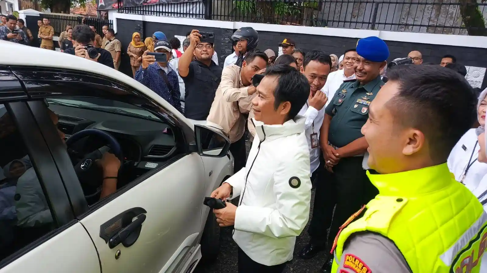 Peresmian Samsat Drive Thru Sadewa Purwakarta oleh Bupati Om Zein dan Kapolres AKBP Anom