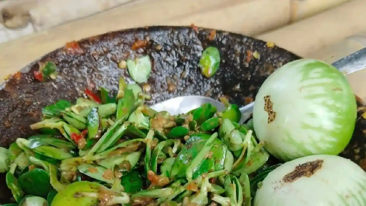 Pencok Katel pedas segar khas Majalengka