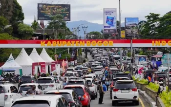 penyekatan kendaraan di jalur puncak bogor malam tahun baru