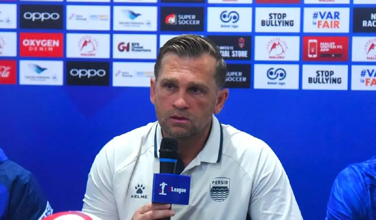 Konferensi pers jelang laga Persib vs Malut United Super League 2025.