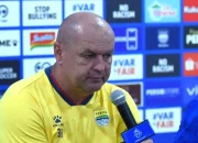 Bojan Hodak Tak Terbuai Juara Paruh Musim: Target Persib Tetap Gelar Akhir Liga