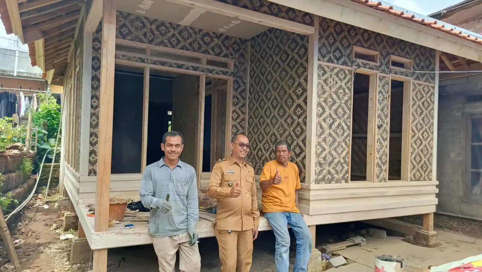 Pembangunan rutilahu rumah Sunda di Desa Bojongbarat Purwakarta 2025