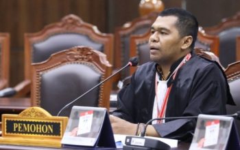 Sidang gugatan perlindungan pelapor korupsi di Mahkamah Konstitusi oleh La Hasidi.