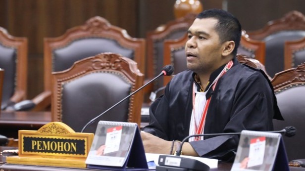 Sidang gugatan perlindungan pelapor korupsi di Mahkamah Konstitusi oleh La Hasidi.