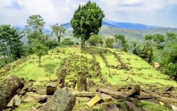 Situs Gunung Padang Cianjur punden berundak megalitikum 6000 SM
