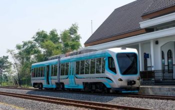 Trem buatan PT INKA