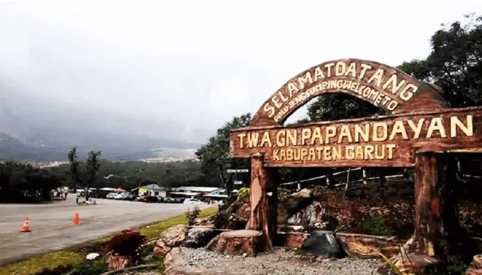 Ribuan Wisatawan Padati Gunung Papandayan Garut di Libur Nataru 2025