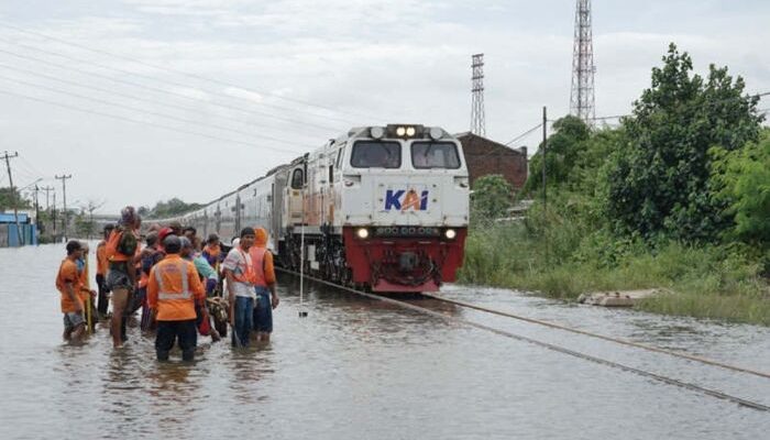 Banjir di Jalur Utara, KAI Daop 2 Bandung Batalkan Sejumlah KA Jarak Jauh