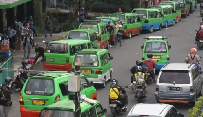 Angkutan kota atau angkot