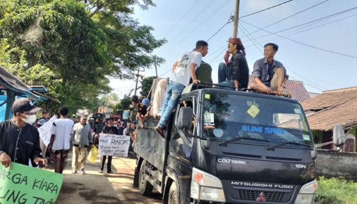 Ini Alasan Ratusan Warga Desa Ramasari Desak Audit Dana Desa dan Kades Mundur